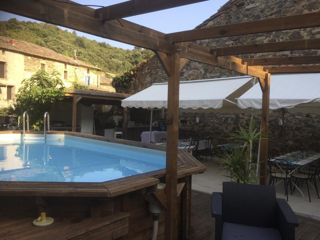 Chez Les Amis Ξενοδοχείο Saint-Nazaire-de-Ladarez Εξωτερικό φωτογραφία