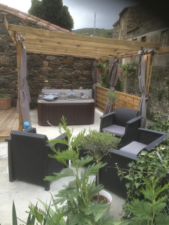 Chez Les Amis Ξενοδοχείο Saint-Nazaire-de-Ladarez Εξωτερικό φωτογραφία