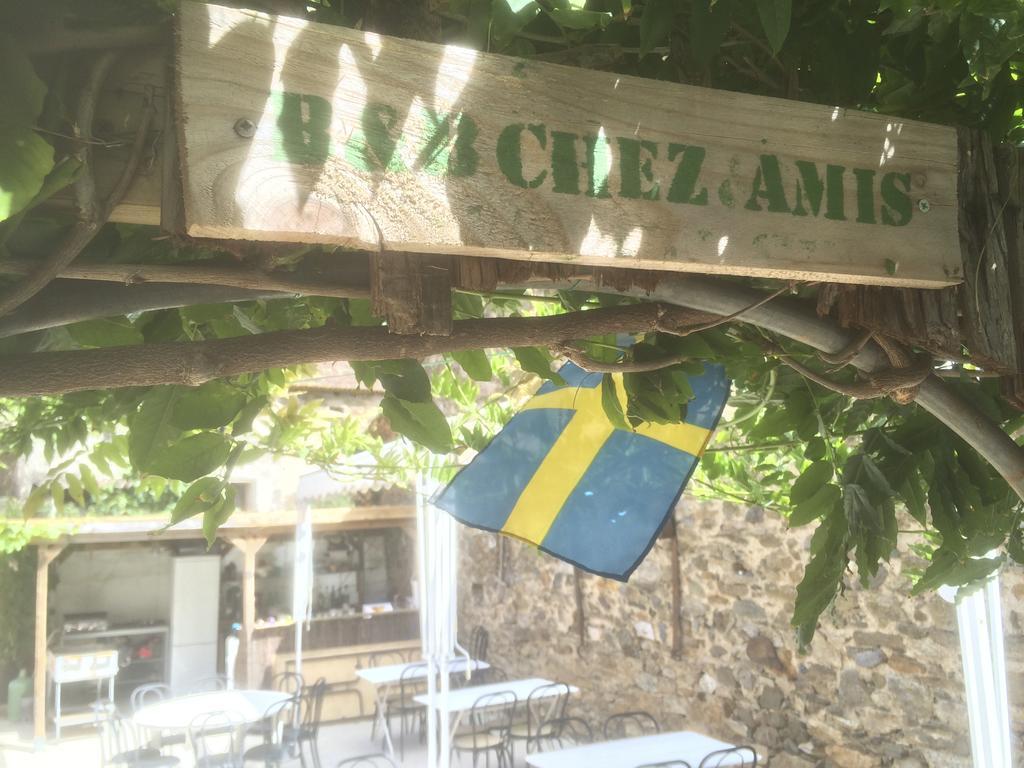 Chez Les Amis Ξενοδοχείο Saint-Nazaire-de-Ladarez Εξωτερικό φωτογραφία