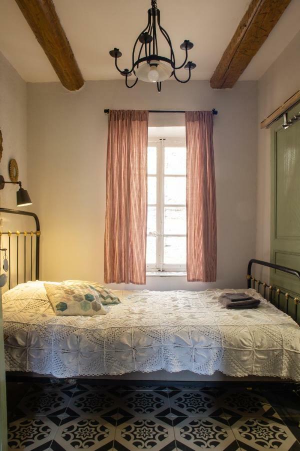 Chez Les Amis Ξενοδοχείο Saint-Nazaire-de-Ladarez Εξωτερικό φωτογραφία