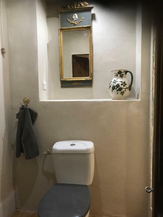 Chez Les Amis Ξενοδοχείο Saint-Nazaire-de-Ladarez Εξωτερικό φωτογραφία