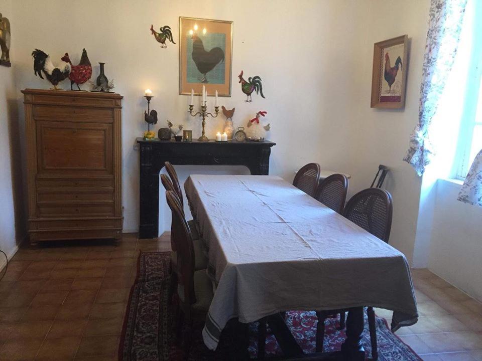 Chez Les Amis Ξενοδοχείο Saint-Nazaire-de-Ladarez Εξωτερικό φωτογραφία