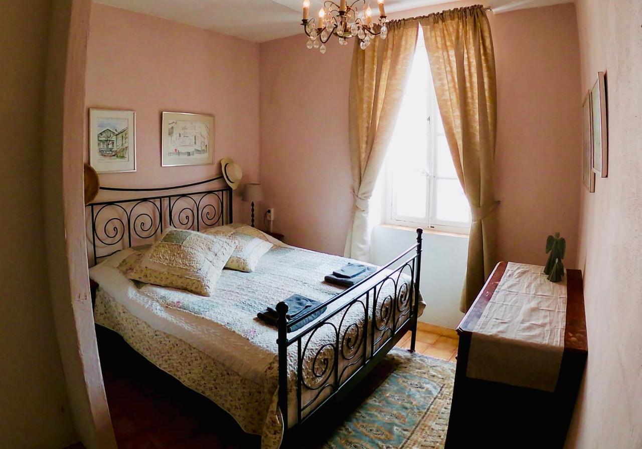 Chez Les Amis Ξενοδοχείο Saint-Nazaire-de-Ladarez Εξωτερικό φωτογραφία